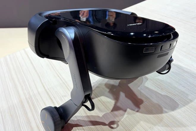 Представлен робот-пылесос с ножками: может ходить по лестницам