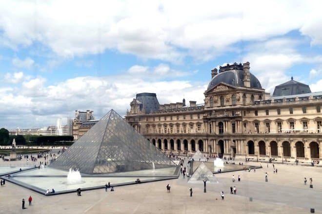 Французские СМИ опубликовали кадры ограбления Лувра с камер видеонаблюдения